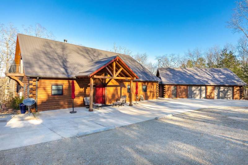 Lakefront Cabin in the Woods Image